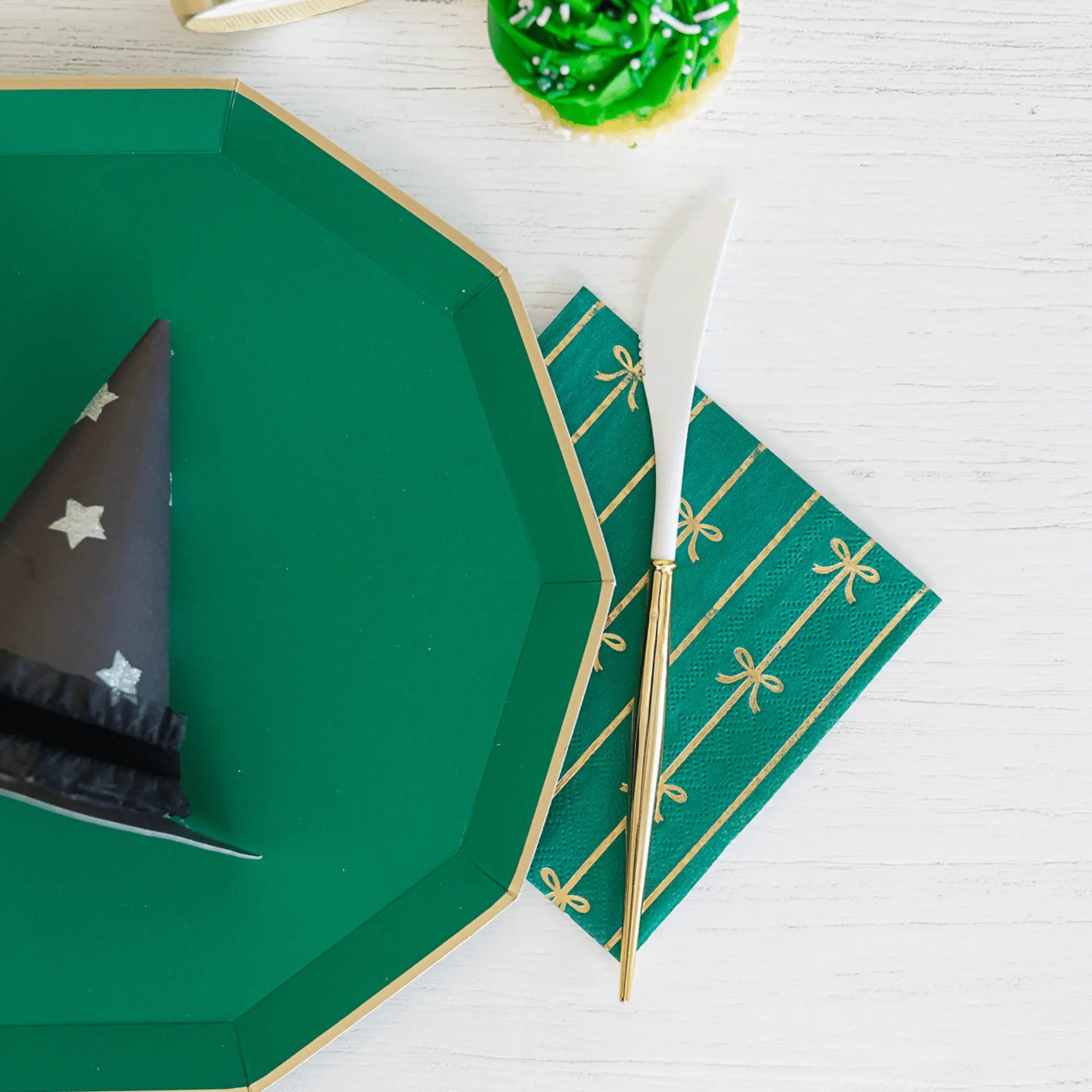 Bonjour Fête - EMERALD GREEN SIGNATURE BOW SMALL NAPKINS - The Disco Edit