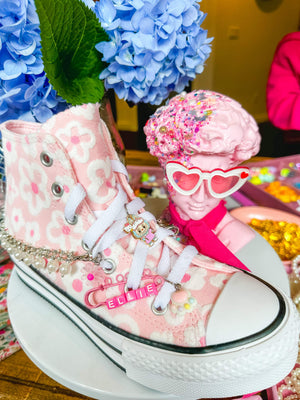 Birthday party favors or party activity ideas for tweens or kids parties, with a charm bar kit to decorate your shoes with sneaker charms.