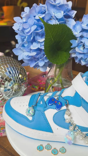 Birthday party favors or party activity ideas for tweens or kids parties, with a charm bar kit to decorate your shoes with sneaker charms.